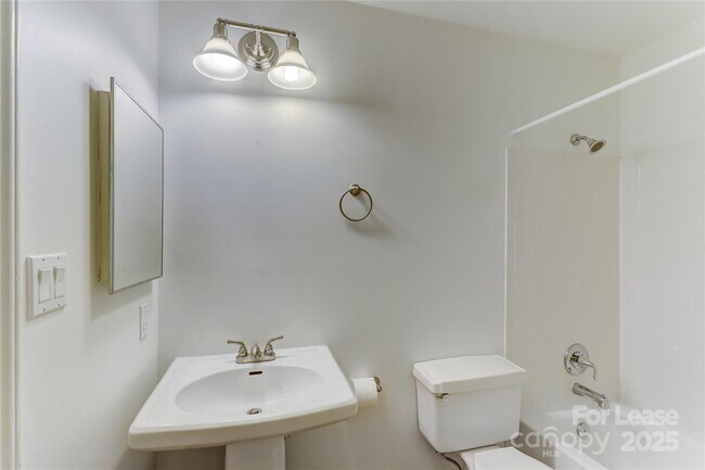 Building Photo - 501 Olmsted Park Pl