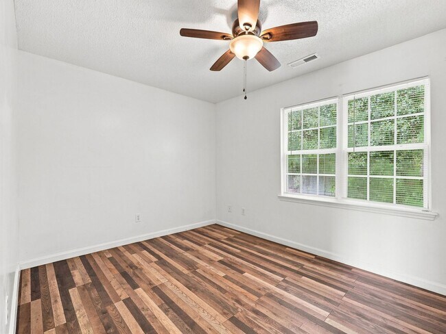 Building Photo - 107 Spring Meadow Cir