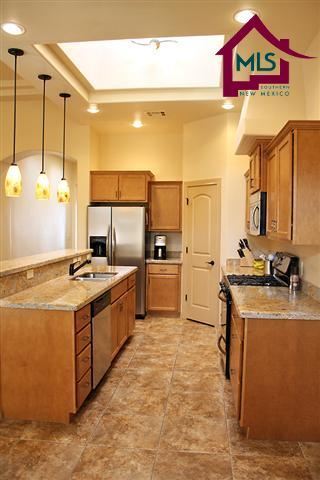 Building Photo - Beautiful Home in Gated community with pool, club house and limited work out facility.