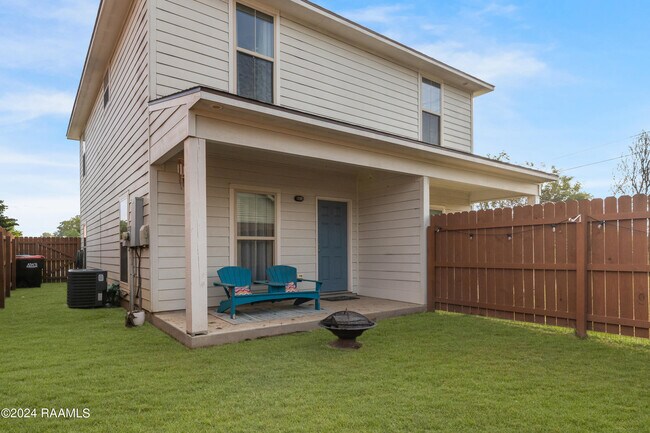 Building Photo - 416 Row 3