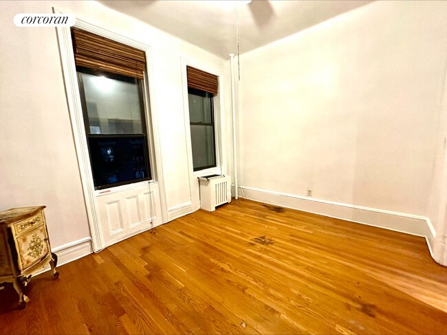 Building Photo - 192 Bleecker St