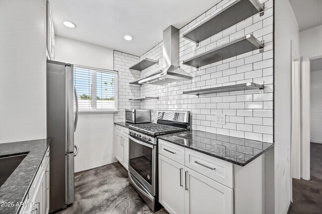 Building Photo - 3615 N 15th Ave