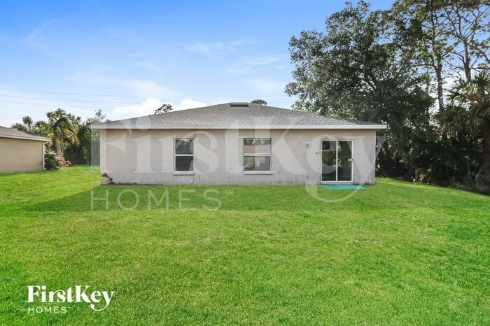 Building Photo - 1700 Atwater Dr