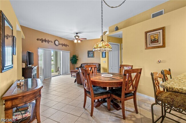 Building Photo - 12141 Summergate Cir