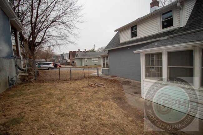 Building Photo - Cute 2 Bedroom House In South Omaha