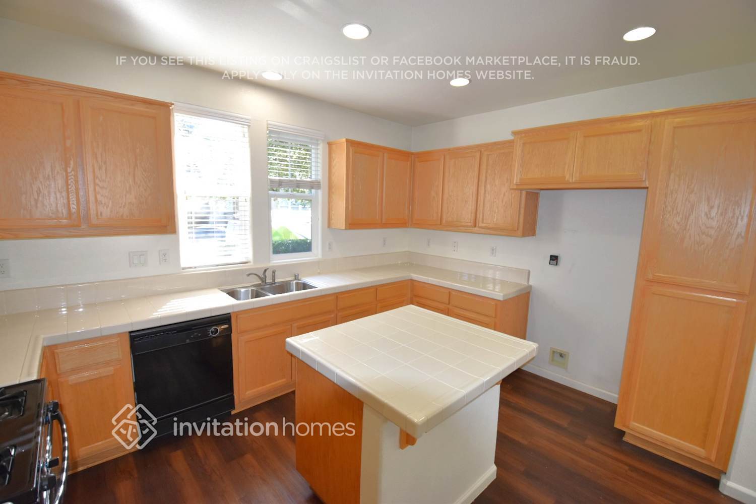 Building Photo - 260 Wapello Cir