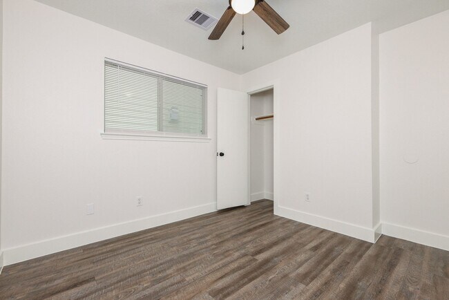 Building Photo - 10225 Farrell Dr