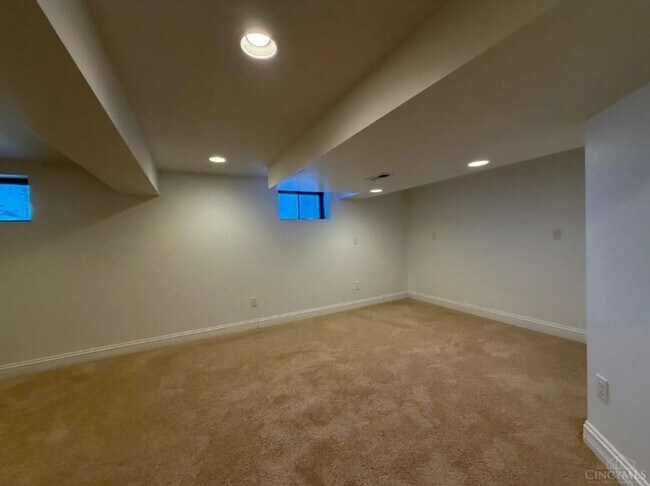 Building Photo - 6862 N Windwood Dr