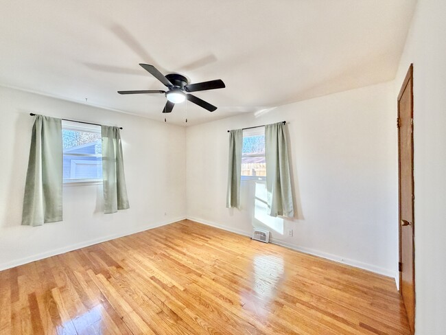 Building Photo - 1616 Dewey Ave