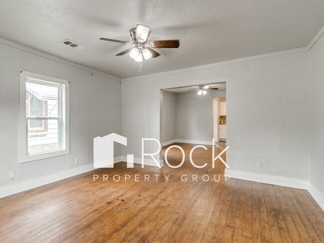 Building Photo - Updated Cozy 2 Bed 1 Bath Home in Guthrie ...