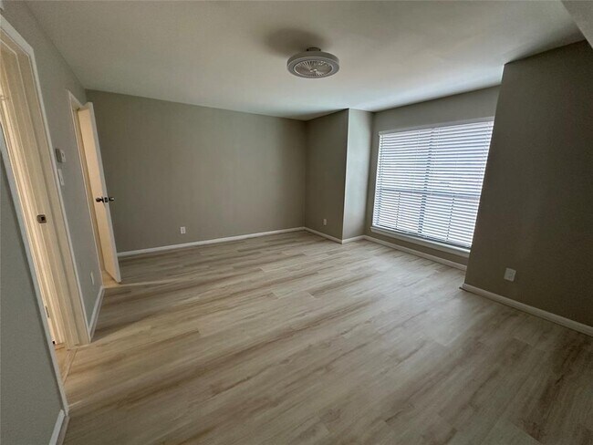 Building Photo - 3100 Walnut Bend Ln