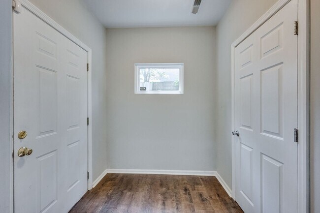 Building Photo - Welcome home to this stunning home in the great Sylvan Heights neighborhood!