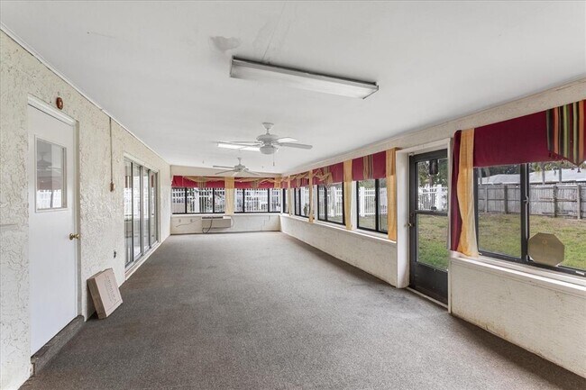 Building Photo - 8609 Sunny Hollow Ln