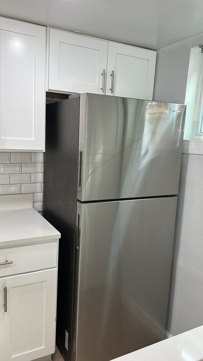 Building Photo - 8110 Albacore Dr