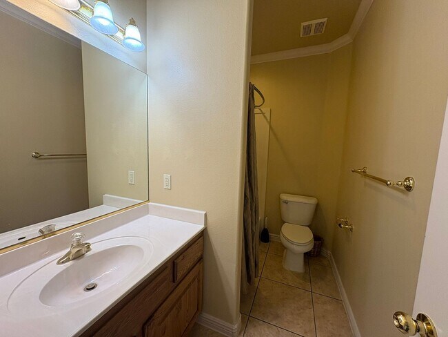 Building Photo - Beautiful 4 Bed 2.5 Bath in Laverkin