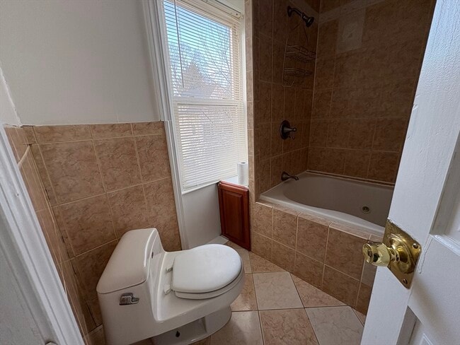 Building Photo - 21 Juniper St