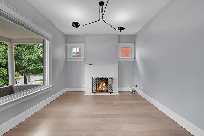 Building Photo - $3,595 - 3 Bed, 2 Bath Updated Home In Den...