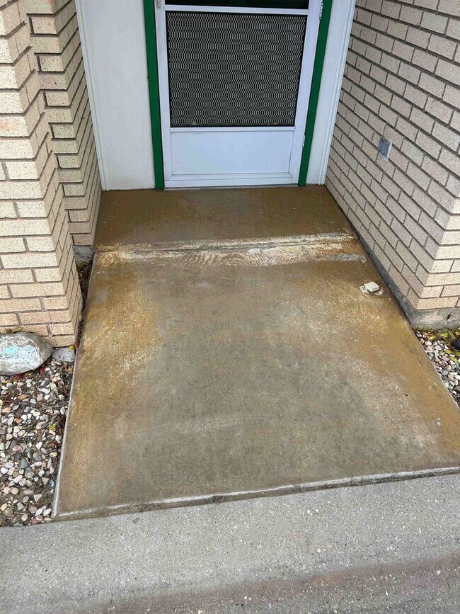 Building Photo - 3 Bedroom End Unit Home in Downtown St. Ge...