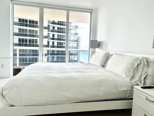 Building Photo - 1830 S Ocean Dr