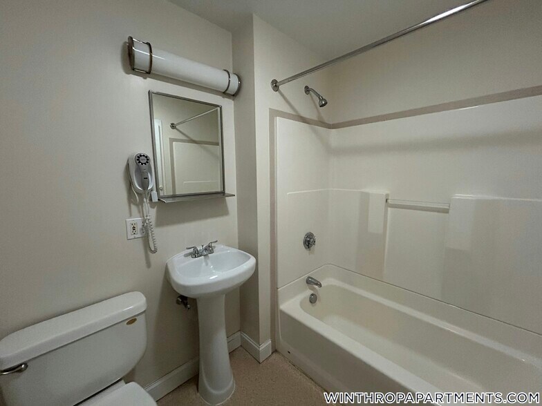 Building Photo - 312 Shirley St