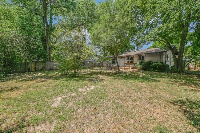 Building Photo - 8711 Bridgeport Dr