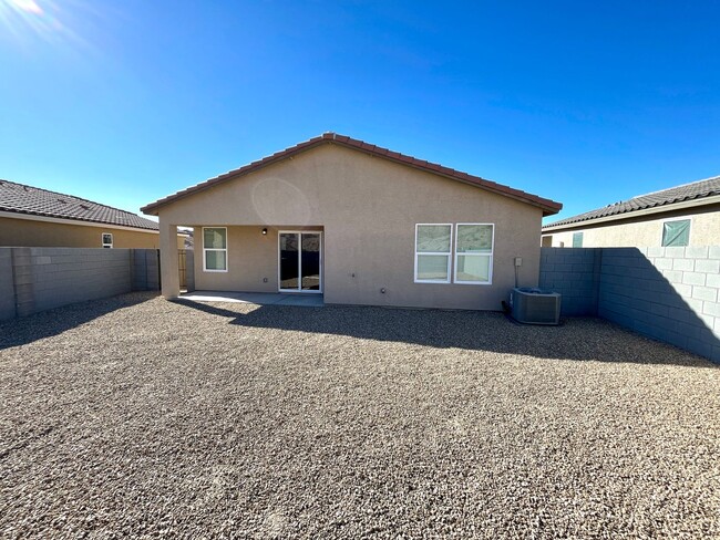 Building Photo - Beautiful New 3 Bedroom Home in the New Ra...