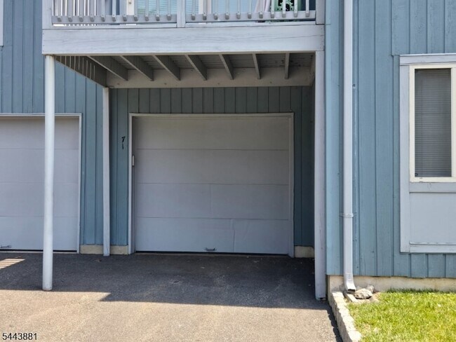 Building Photo - 71 Drake Ln