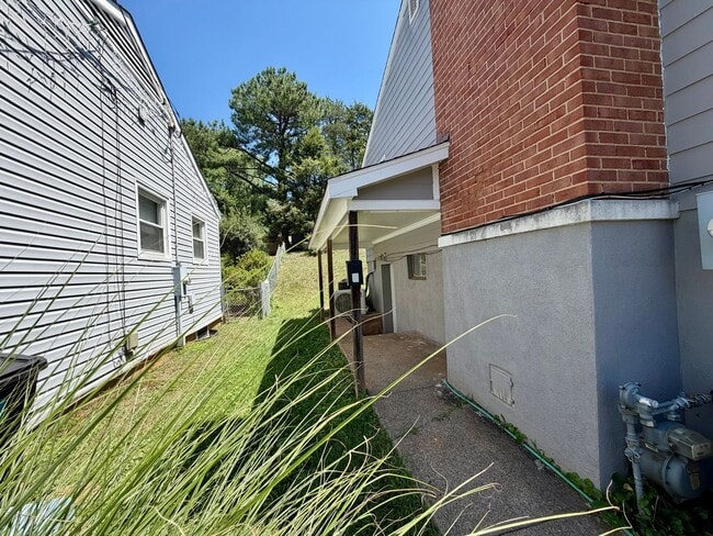 Building Photo - 1212 Agnese St