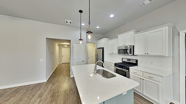 Building Photo - Spectacular 3 Bedroom 2 Bathroom Home in P...