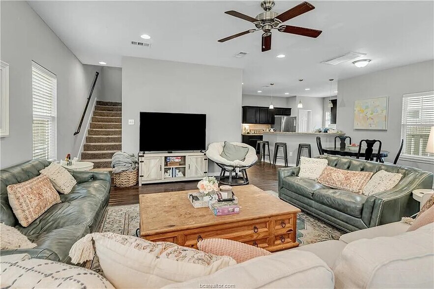 Building Photo - 410 Montclair Ave