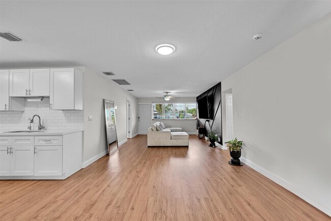 Building Photo - 5708 NW 24th St