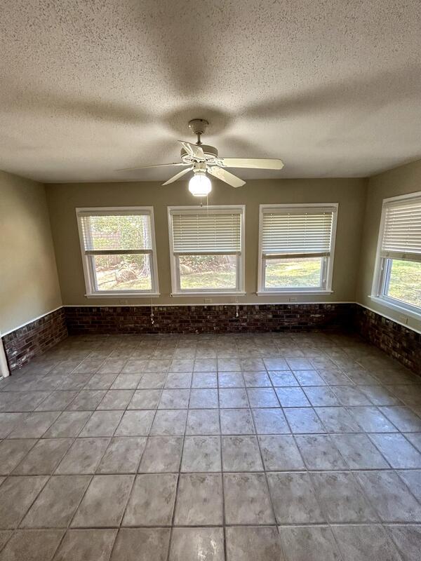Building Photo - 218 Yellow Pine Ct
