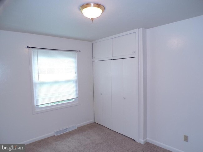Building Photo - 111 Walnut Dr