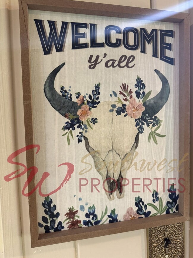 Building Photo - 2 bedroom 2 bath on a 12 acre paradise!