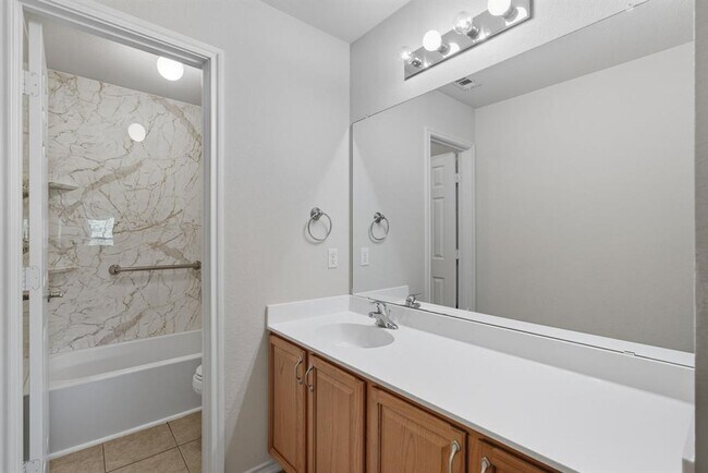 Building Photo - 125 Pine Cove