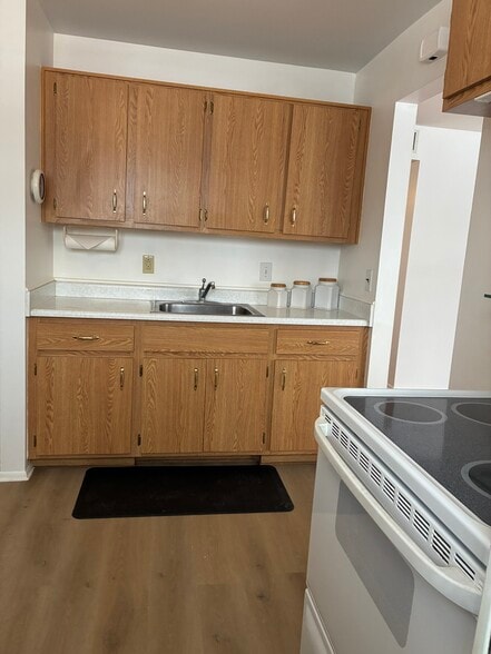 Building Photo - 1353 Stewart Ave