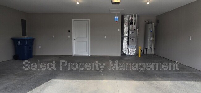 Building Photo - 4802 Silverstone Psge