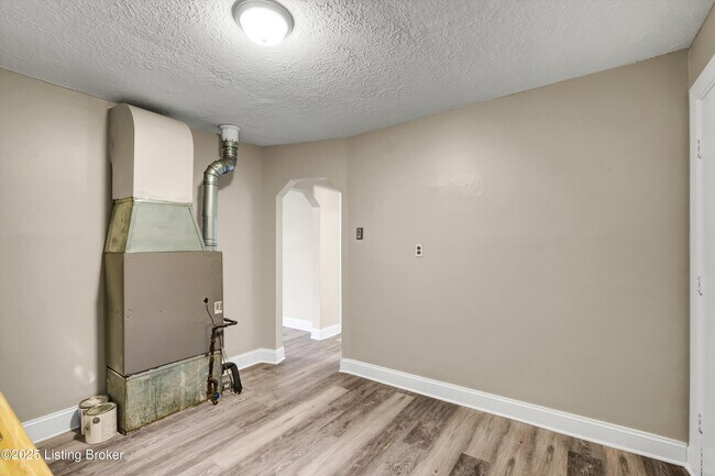 Building Photo - 3328 Farnsley Rd