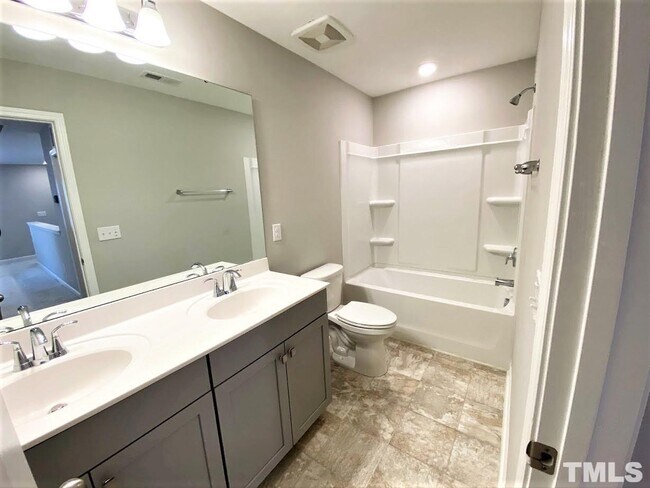 Building Photo - 5 Bedroom Single Family House for Sale Apex