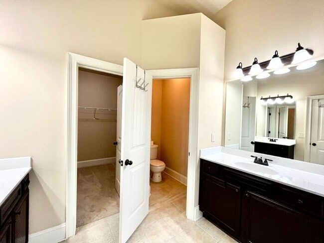 Building Photo - 1040 Jardin Ct