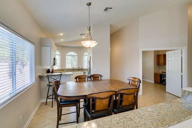Building Photo - IMMACULATE & IMMEDIATE OCCUPANCY 3BEDROOM GREEN VALLEY BEAUTY!