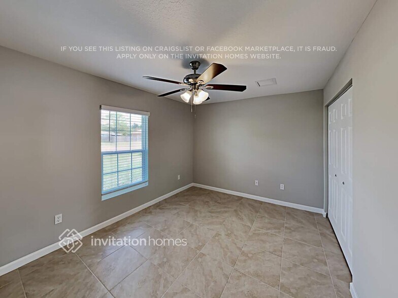 Building Photo - 802 SW Tulip Blvd