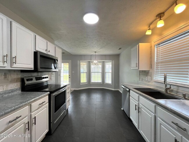 Building Photo - 108 Chapel Hill Dr