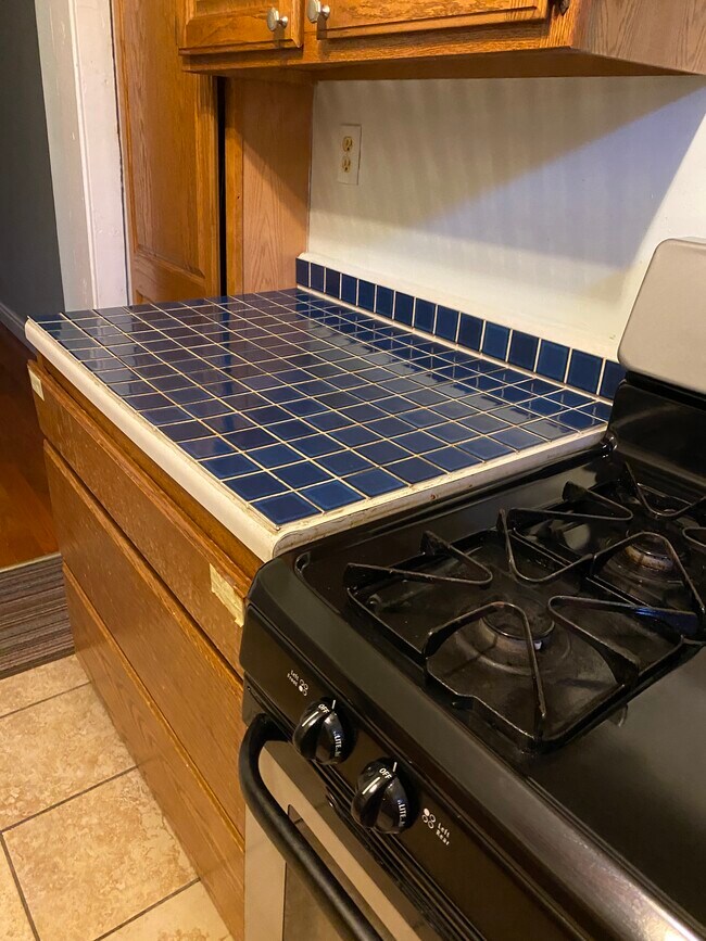 Building Photo - 2318 Eldridge St