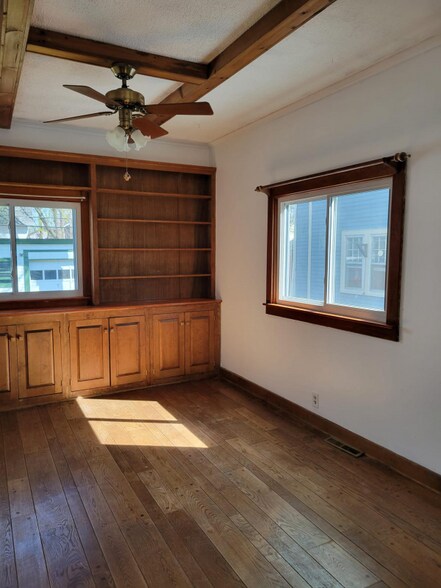 Building Photo - 170 Linden St