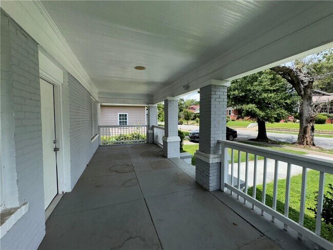 Building Photo - 1462 Lucile Ave SW