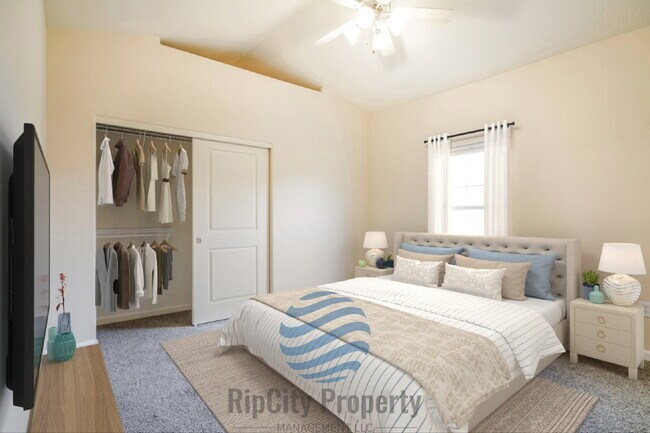 Building Photo - 1090 SW 170th Ave