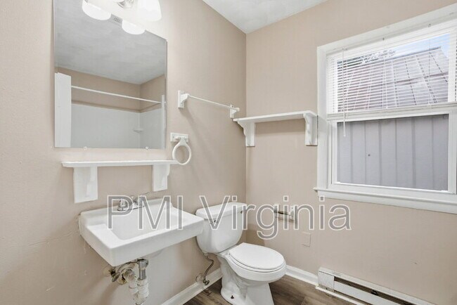 Building Photo - 1109 Hillside Ave