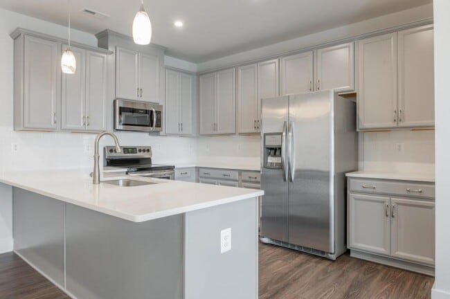 Building Photo - 2618 Lassen Dr