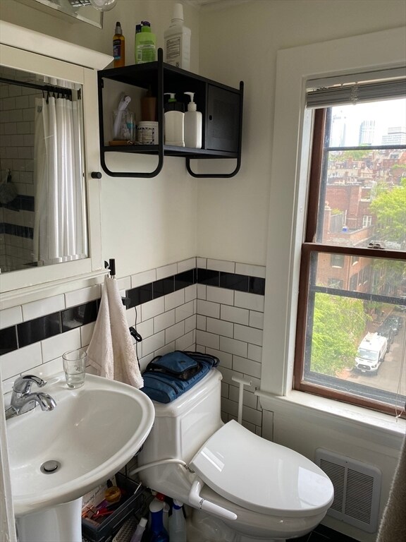 Building Photo - 49 Brimmer St